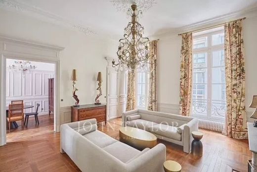 Apartment in Saint-Germain, Odéon, Monnaie, Paris