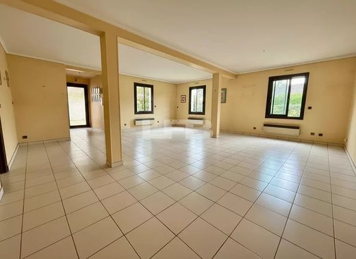 Luxury home in Lamorlaye, Oise