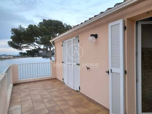 Apartment / Etagenwohnung in La Seyne-sur-Mer, Var