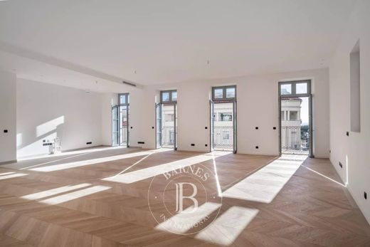 Apartment / Etagenwohnung in Cannes, Alpes-Maritimes