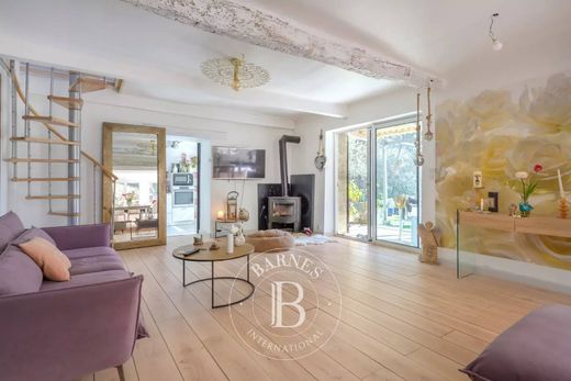Luxury home in La Destrousse, Bouches-du-Rhône
