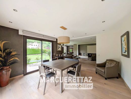 빌라 / Magland, Haute-Savoie