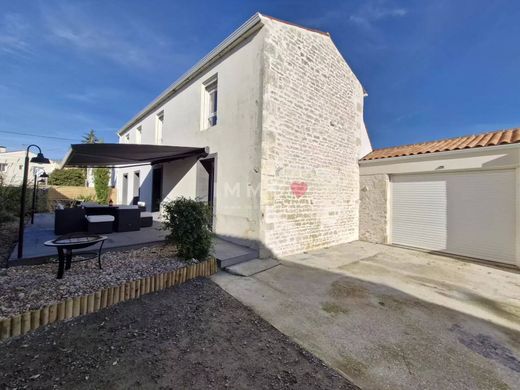 Luxus-Haus in Aigrefeuille-d'Aunis, Charente-Maritime