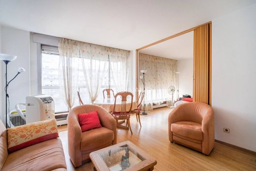 Apartment / Etagenwohnung in Motte-Picquet, Commerce, Necker, Paris