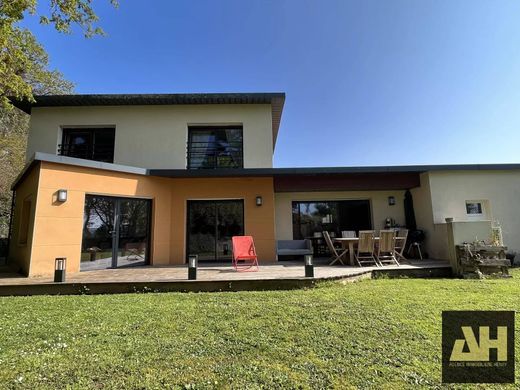 Luxury home in Le Relecq-Kerhuon, Finistère