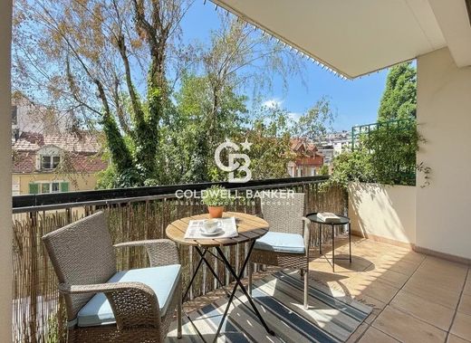 Apartment in Puteaux, Hauts-de-Seine