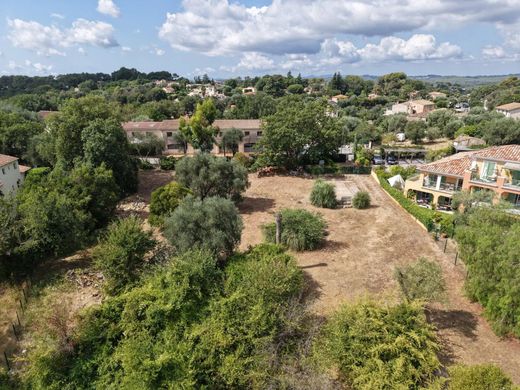 Grond in Roquefort-les-Pins, Alpes-Maritimes