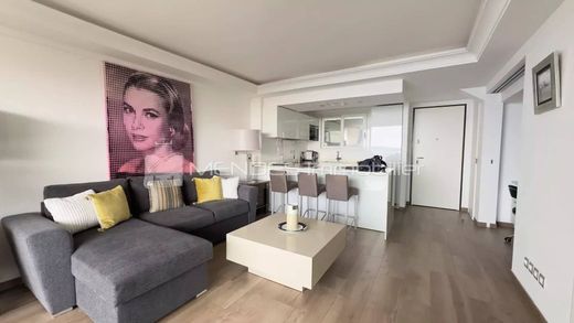 Apartment / Etagenwohnung in Cap-d'Ail, Alpes-Maritimes