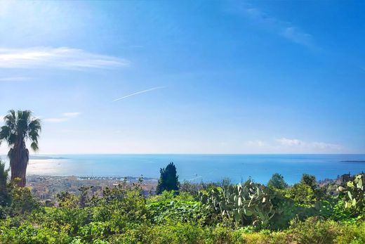 Grundstück in Vallauris, Alpes-Maritimes