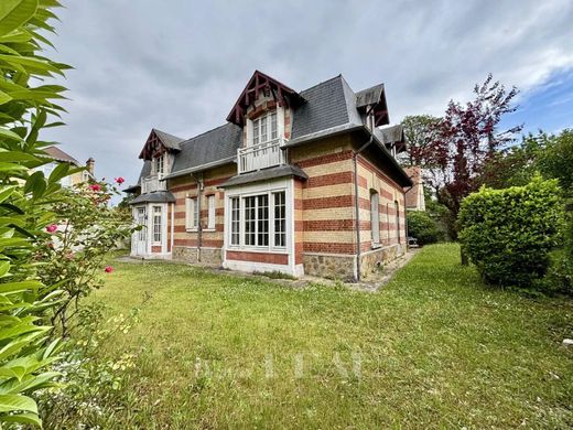 Casa di lusso a Saint-Germain-en-Laye, Yvelines