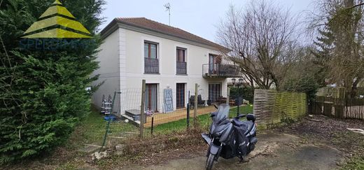 Residential complexes in Villecresnes, Val-de-Marne