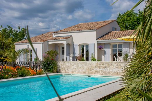 Maison de luxe à Breuillet, Charente-Maritime