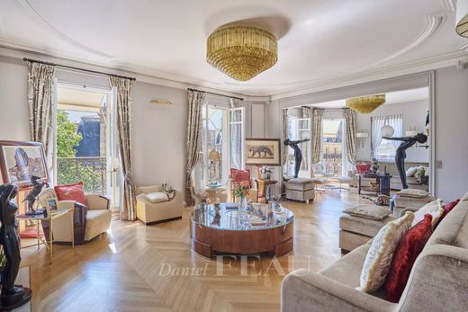Apartment in Champs-Elysées, Madeleine, Triangle d’or, Paris