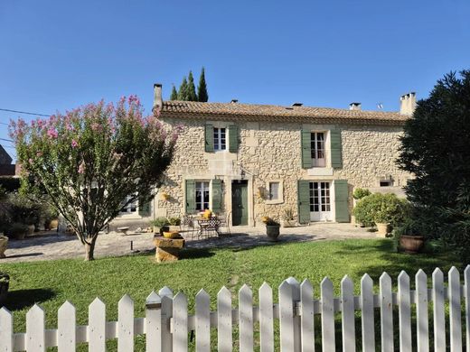 Ρουστίκ ή Αγροικίες σε Saint-Étienne-du-Grès, Bouches-du-Rhône