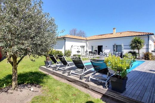 Casa di lusso a Parentis-en-Born, Landes