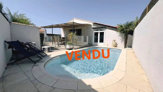 Villa Saint-Cannat, Bouches-du-Rhône