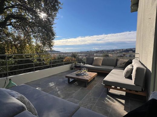 Apartment / Etagenwohnung in Nizza, Alpes-Maritimes