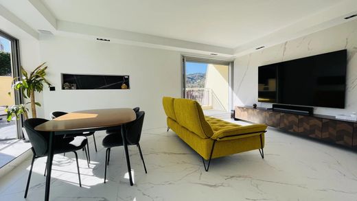 Apartment / Etagenwohnung in Mandelieu-la-Napoule, Alpes-Maritimes