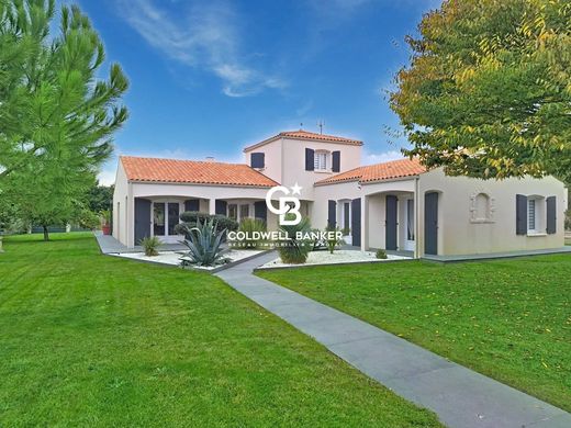 Πολυτελή κατοικία σε Sainte-Radégonde-des-Noyers, Vendée