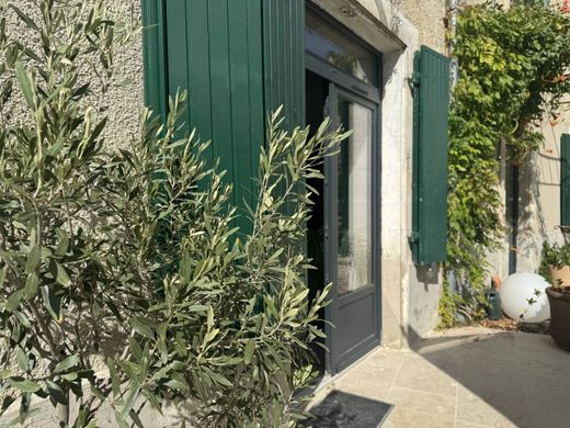 Элитный дом, Ним, Gard