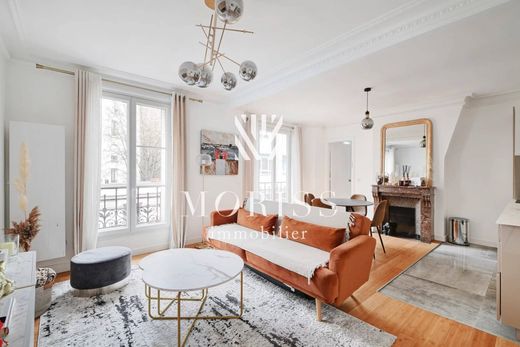 Apartment / Etagenwohnung in Belleville, Père-Lachaise, Ménilmontant, Paris