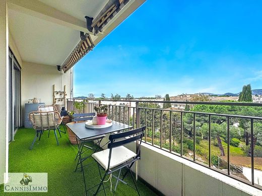 Apartment in Mandelieu-la-Napoule, Alpes-Maritimes