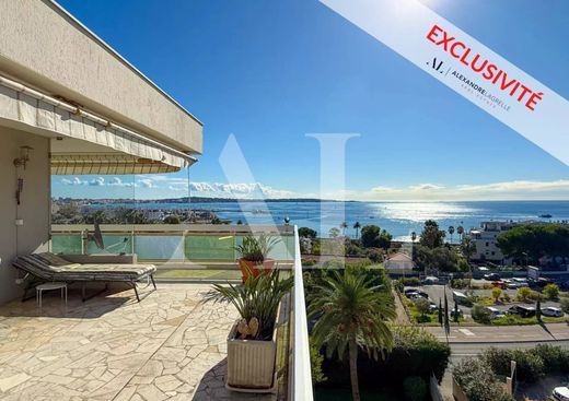 Apartment / Etagenwohnung in Golfe-Juan, Alpes-Maritimes