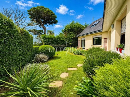 Luxus-Haus in Perros-Guirec, Côtes-d'Armor