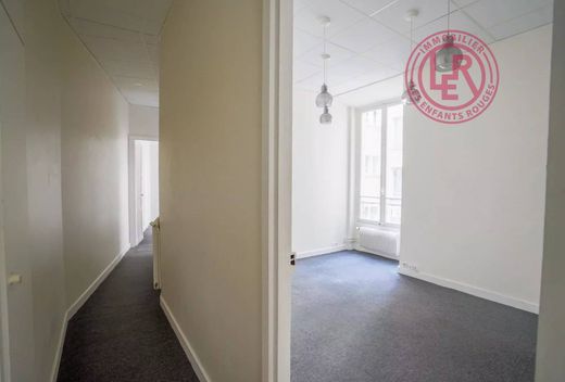 Apartment in Chatelet les Halles, Louvre-Tuileries, Palais Royal, Paris