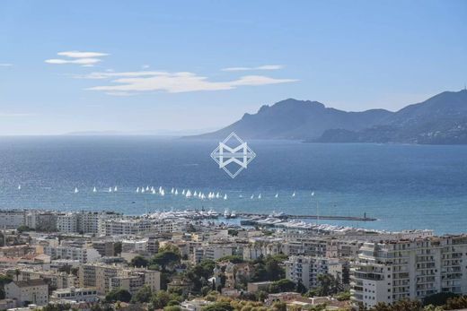 Apartment / Etagenwohnung in Cannes, Alpes-Maritimes