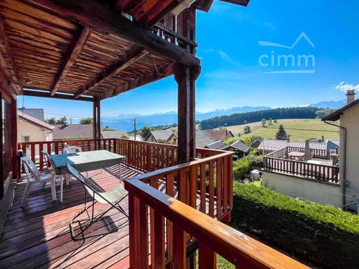 Luxus-Haus in Saint-Hilaire, Isère