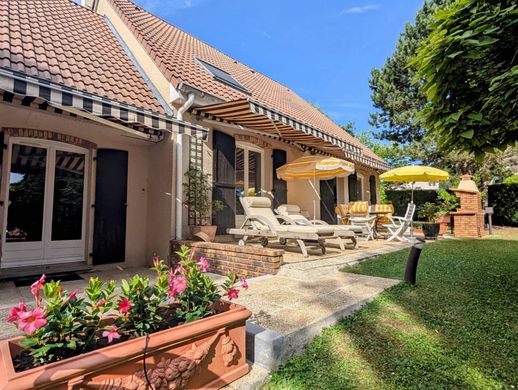 Luksusowy dom w Saint-Nom-la-Bretêche, Yvelines