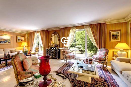 Apartment / Etagenwohnung in Neuilly-sur-Seine, Hauts-de-Seine