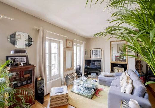 Apartment / Etagenwohnung in Bordeaux, Gironde