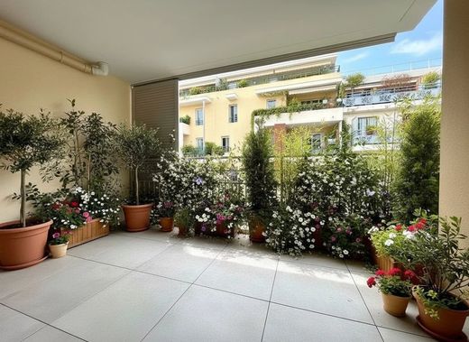 Apartment / Etagenwohnung in Juan-les-Pins, Alpes-Maritimes