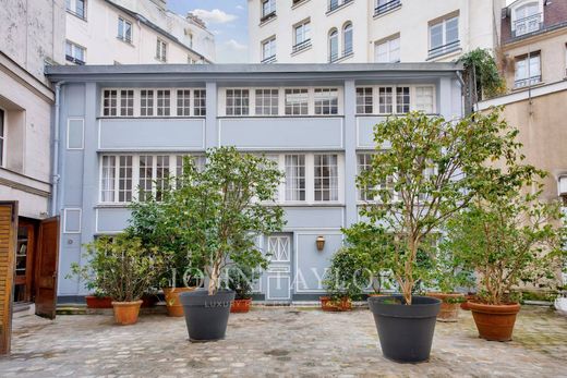 Apartment in Saint-Germain, Odéon, Monnaie, Paris