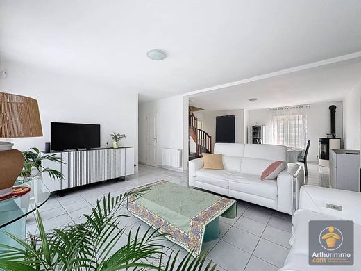 Luxury home in Corbeil-Essonnes, Essonne