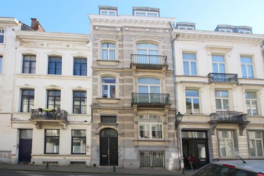 Двухуровневые апартаменты, Saint-Gilles, Bruxelles-Capitale