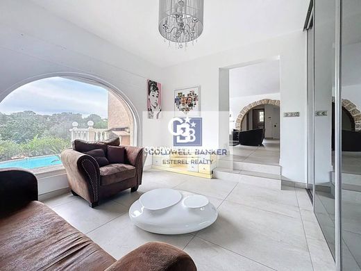 Luxury home in Saint-Raphaël, Var