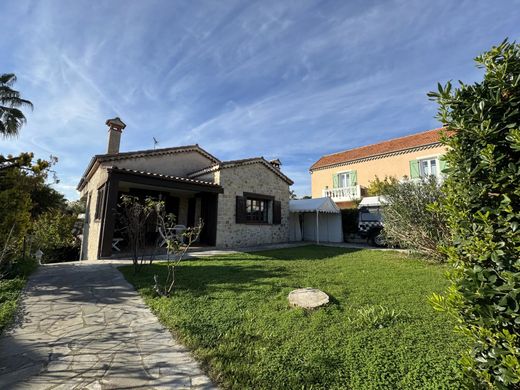 Casa di lusso a Villeneuve-Loubet, Alpi Marittime