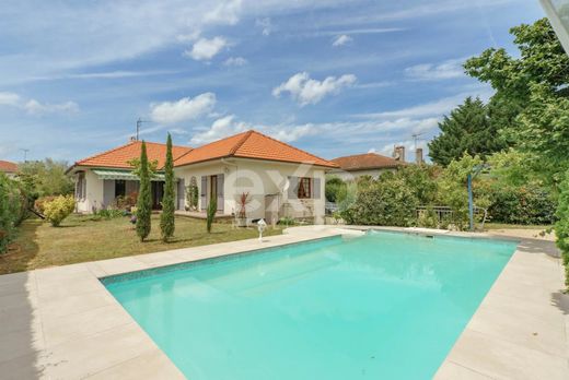 Luxury home in Salles, Gironde