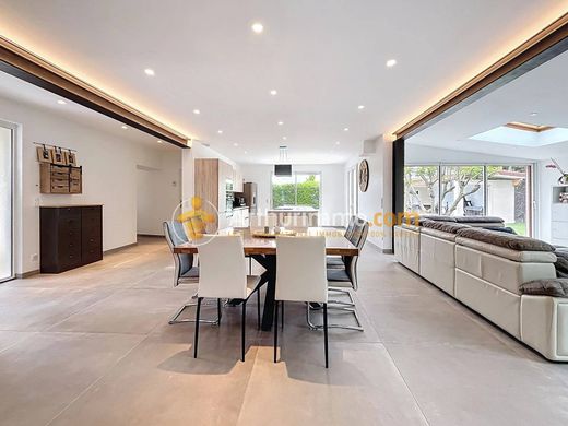 Элитный дом, Bourgoin-Jallieu, Isère