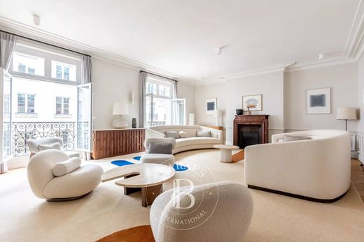Apartment in Champs-Elysées, Madeleine, Triangle d’or, Paris
