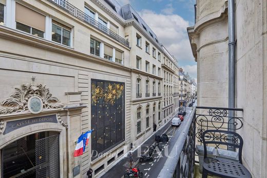 Apartment / Etagenwohnung in Tour Eiffel, Invalides – Ecole Militaire, Saint-Thomas d’Aquin, Paris