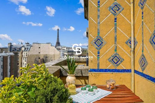 Apartment in Motte-Picquet, Commerce, Necker, Paris