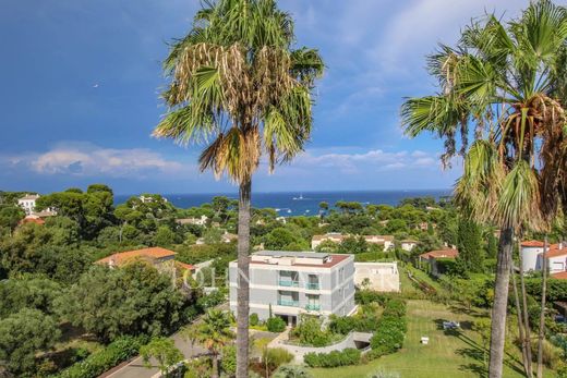 Apartment / Etagenwohnung in Antibes, Alpes-Maritimes