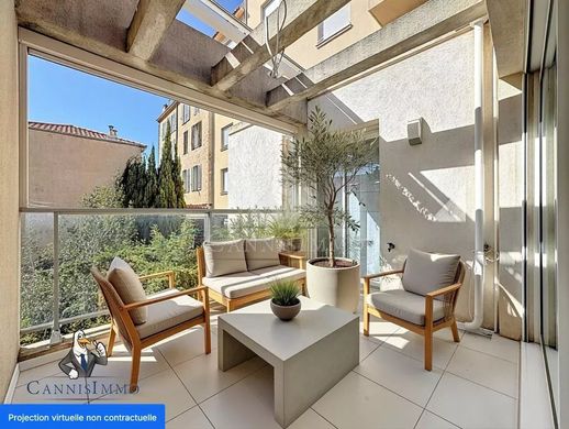 Apartment / Etagenwohnung in Cannes, Alpes-Maritimes