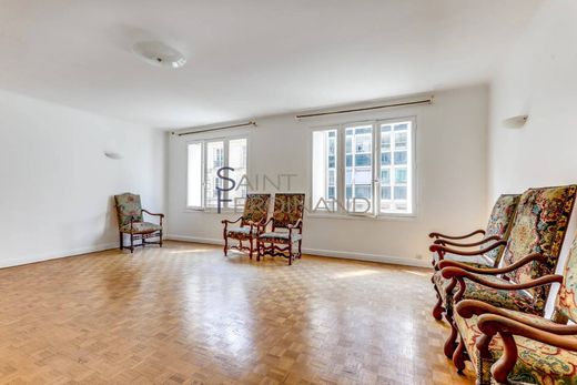 Apartment / Etagenwohnung in Tour Eiffel, Invalides – Ecole Militaire, Saint-Thomas d’Aquin, Paris