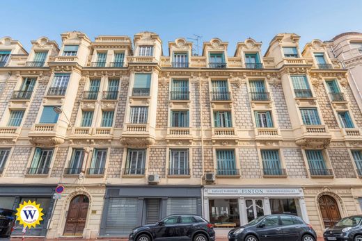 Apartment / Etagenwohnung in Nizza, Alpes-Maritimes