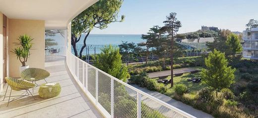 Apartment / Etagenwohnung in Antibes, Alpes-Maritimes